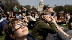 Милиони в САЩ наблюдаваха слънчевото затъмнение