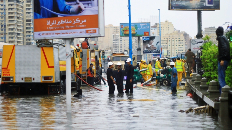 Бахрейн, Катар и Саудитска Арабия бедстват след наводнения 