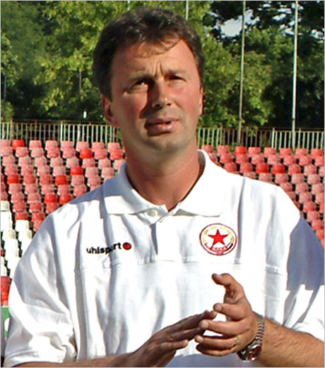 Спрягат Ангел Червенков за треньор на шотландския Хартс