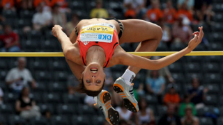 Бланка Влашич на среща с Мики Маус