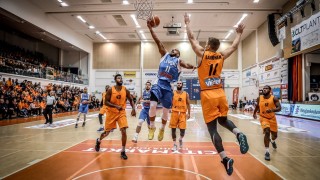 Левски Лукойл приключи участието си в Шампионската лига след като загуби