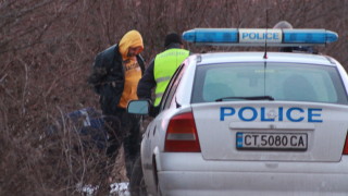 Полицията преследва 200 км бегълци с автомобил