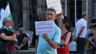 Петима са обявили гладна стачка в палатковия лагер пред сградата