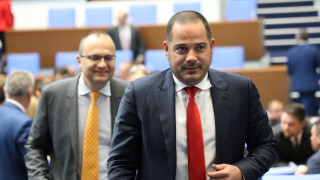 Депутатите приеха на първо четене свързани с президентската администрация В чл