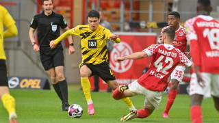 Американският национал Джовани Рейна няма да напусне Борусия Дортмунд през