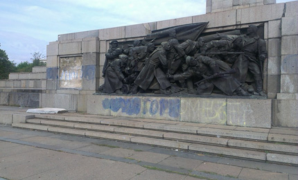 Паметникът на Съветската армия е ничий, обяви арестувана за надпис