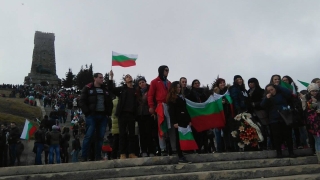 894 стъпала до Шипка, учения по южната граница, почит към Петко Бочаров...