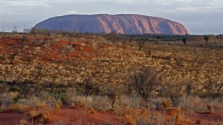 Австралийските аборигени заплашиха да затворят Улуру