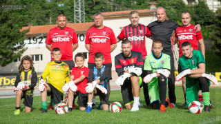 Вчера на градския стадион Локомотив именития вратар на Българския национален