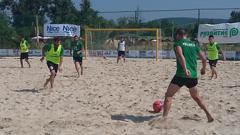 Националите по плажен футбол с последни тренировки преди контролите с Румъния (СНИМКИ)