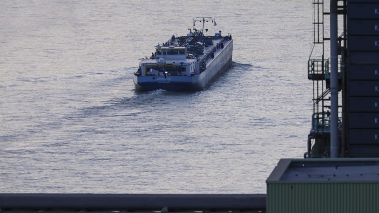 Сушата в Западна Европа затруднява корабоплаването по Рейн