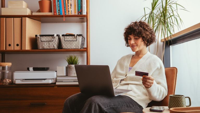 Черният петък в България: 33% пазаруват онлайн, но 85% се страхуват от измами