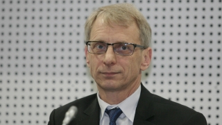 Очаквам учебната година да започне доста пъстро Това заяви служебният