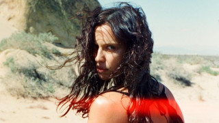 Ирина Шейк отново реши да бъде щедра към многобройните си