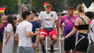 Генерирането на милиардни приходи в спорт като футбола изглежда лесно