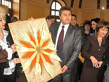 Награждават студент за най-висок резултат в кандидатстудентската кампания