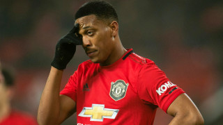 Ръководството на Манчестър Юнайтед обмисля възможността да даде още един