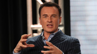 Актьорът Джулиан Макмеън известен от култовия сериал Кръцни Срежи Nip Tuck е