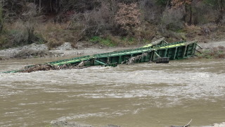 Придошлите води на р Струма отнесоха понтонния мост ползван при
