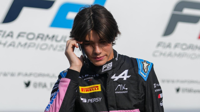 17-годишният българин, който продължава да следва пътя към F1
