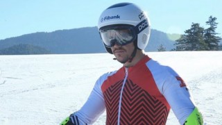 Нахлулият в световния елит на алпийските ски Алберт Попов вече