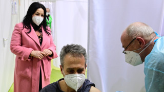 Повечето германци одобряват решението да се спре ваксината на AstraZeneca