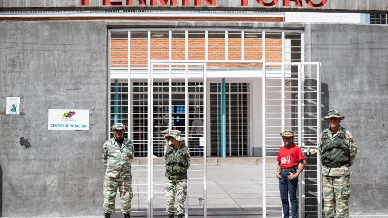 Два самолета с депортирани от САЩ венецуелски мигранти се отприха