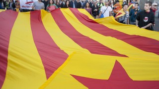Каталунски поддръжници за независимост влязоха в пререкания със служители на