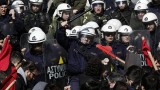 Сблъсъци и сълзотворен газ на протестите в Гърция
