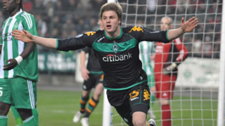 Вердер продължава напред 