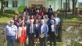 Основният проблем на системата е намаляващият брой ученици Посетил съм