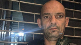 Традицията е спазена - фенът Димитър подкрепя ЦСКА и пред главния вход на стадиона в Берн