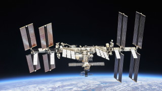 Космонавтите на Международната космическа станция МКС започнаха разтоварването на товарния