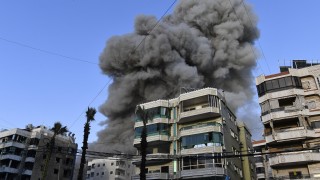 Израелските военни нанесоха удар по предградие на Бейрут тъй като