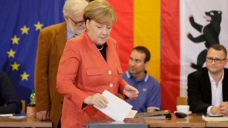 Меркел печели изборите в Германия, според exit poll