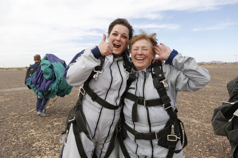 Ким Емънс-Нор (вдясно)