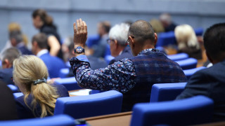 Депутатите се скараха по време на обсъждането на ране на