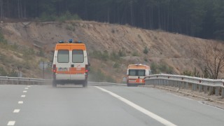 Катастрофа на микробус и лека кола край ГКПП "Лесово" взе жертва