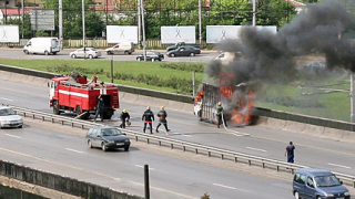 Бус горя на Цариградско шосе