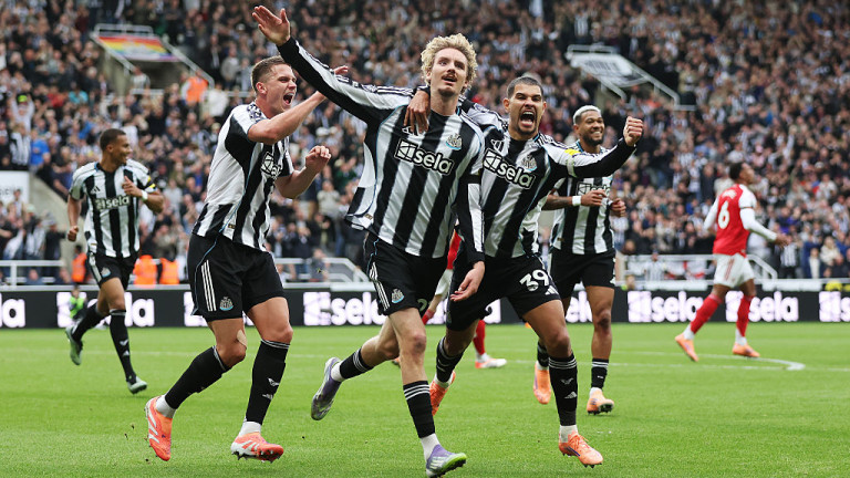 Нюкасъл със страхотна първа победа в Шампионската лига
