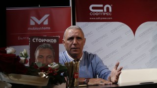 Легендарният български футболист Христо Стоичков говори пред журналистите при раздаването