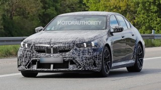 Тази седмица от BMW тестваха прототип на обновения си M5