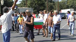 Фермери от Ст.Загора и Пловдив блокираха пътя за Казанлък