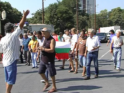 Фермери от Ст.Загора и Пловдив блокираха пътя за Казанлък