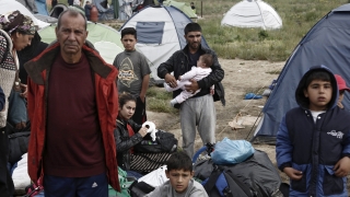 Евакуират мигрантите от лагера до Идомени