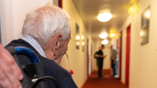 104 годишният австралийски учен който пътува до Швейцария за да сложи