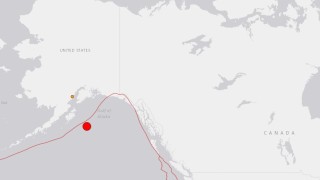 Предупреждение за цунами след земетресение 8,2 по Рихтер до Аляска