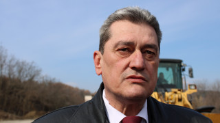 Огнеборците потушават 34 действащите съобщи директорът на Главна дирекция