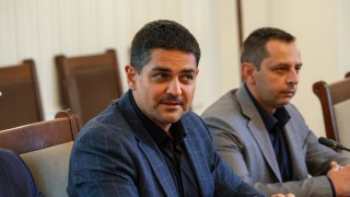 Парламентарните групи на МЕЧ и ПП ДБ си стиснаха ръцете да