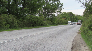 Пътят към пристанище Варна Запад е в критично състояние Работници във